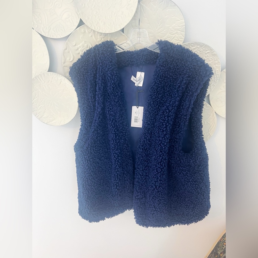 XXL NWT Weworeehat Reversible Sherpa Vest - Picture 3 of 6